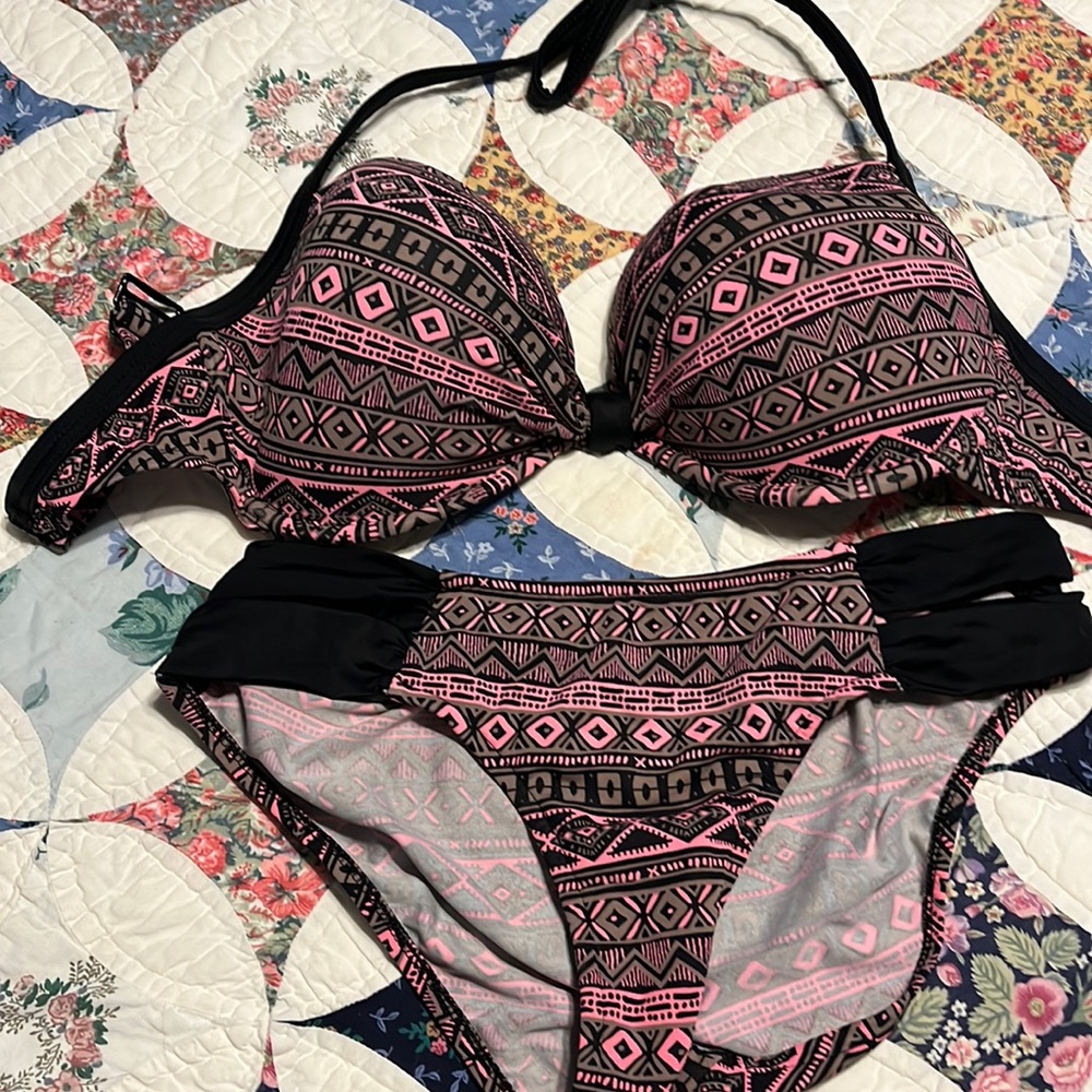 Venus 2 pc bathing suit. Top is underwire size 36c, 34DD, or 32DDD.